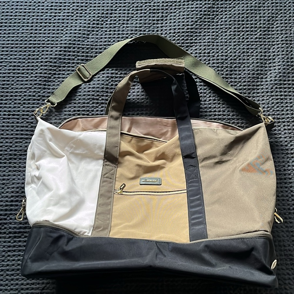 Multi-Color Versatile Travel Bag - Picture 10 of 11
